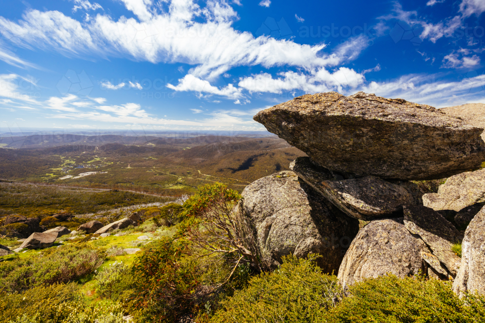 Landscape views at the summit of Porcupine Rocks on the Porcupine Walking Track on a summer's day - Australian Stock Image