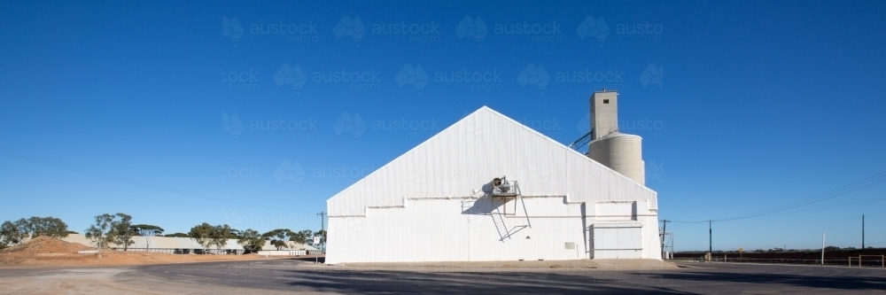 Large grain storage bin in the wheatbelt - Australian Stock Image