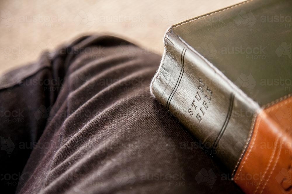 Large leather bound edition of a study bible - Australian Stock Image