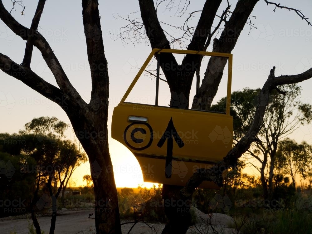Lightning Ridge car door tourist direction sign - Australian Stock Image