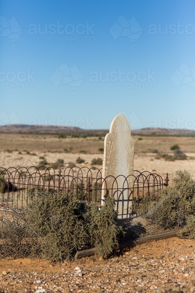 Lonely grave in the outback - Australian Stock Image