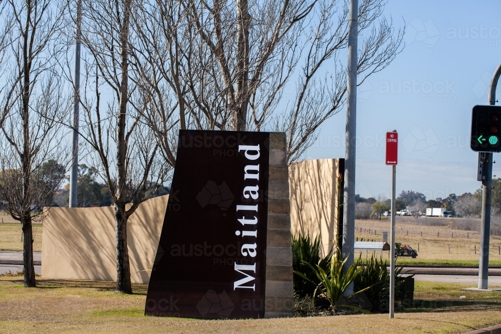 Maitland sign at traffic lights on highway past - Australian Stock Image