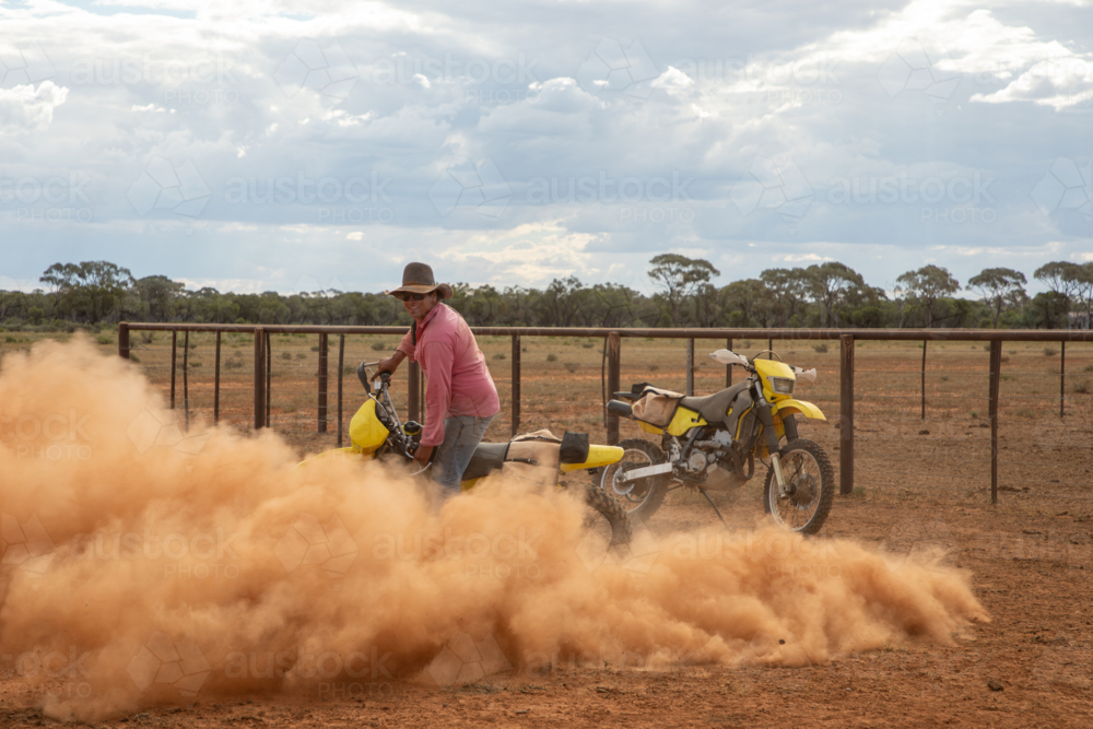 Man doing donuts on a dirt bike - Australian Stock Image
