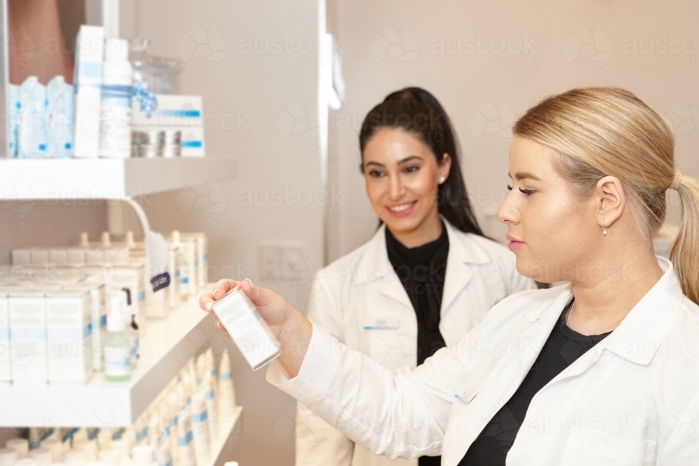 Practician Image of Medical practitioners working together at their practice ...