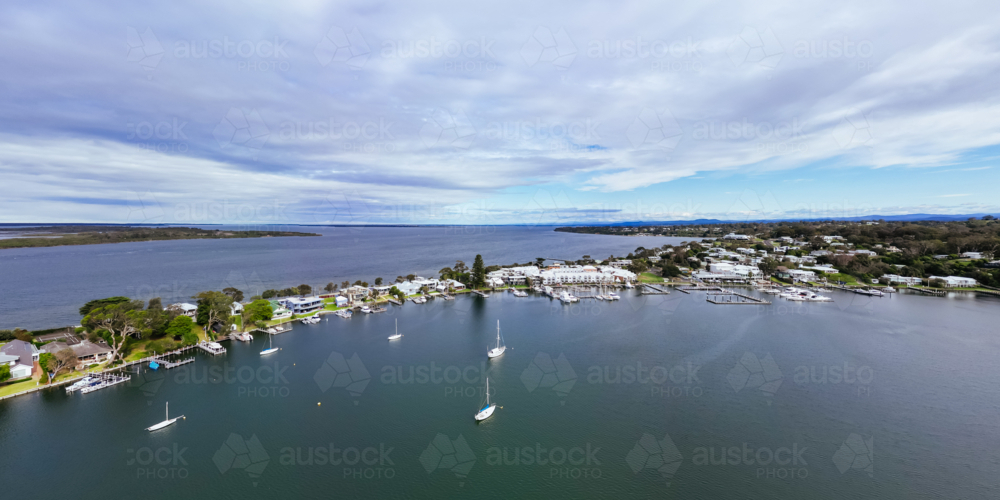 METUNG, AUSTRALIA - SEPTEMBER 21 2025: Aerial views around Metung Wharf on a warm sunny spring day i - Australian Stock Image