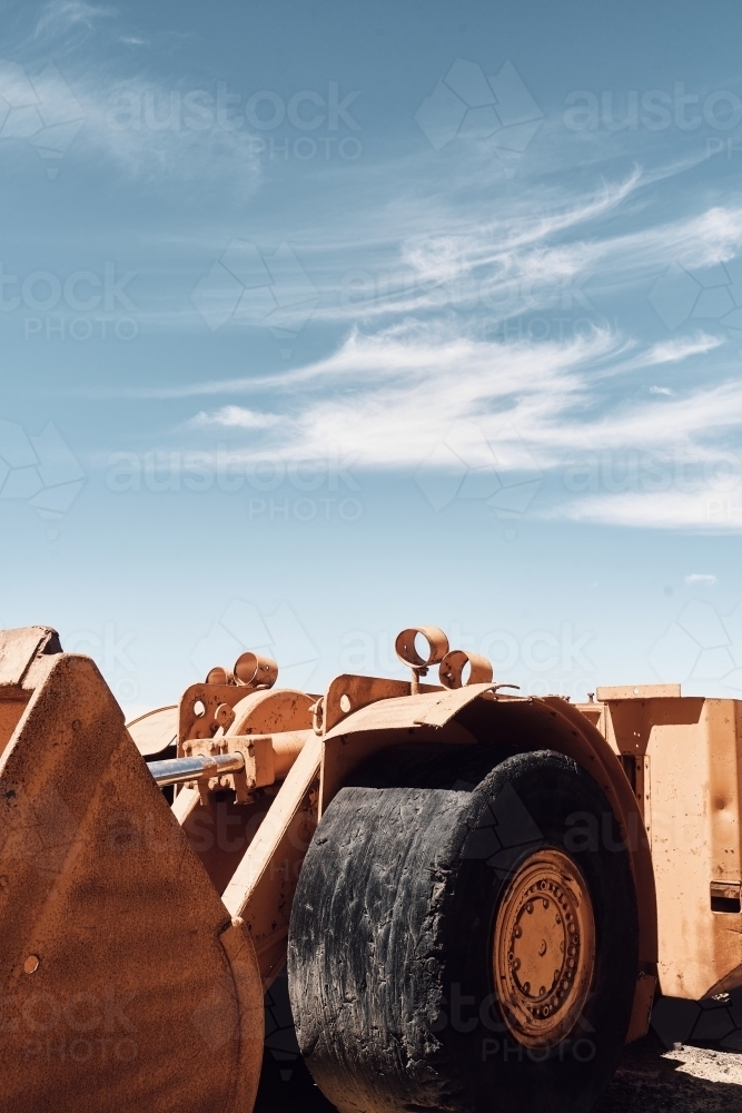 Mining loader under blue skies in the Broken Hill outback - Australian Stock Image