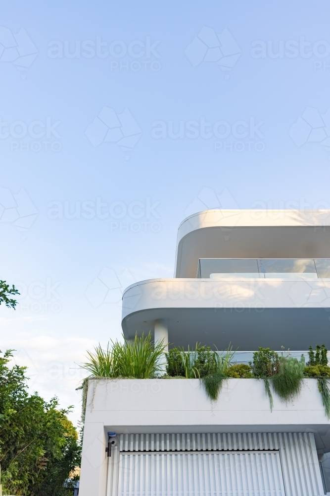 Modern home with curved architecture on the Gold Coast, Australia - Australian Stock Image