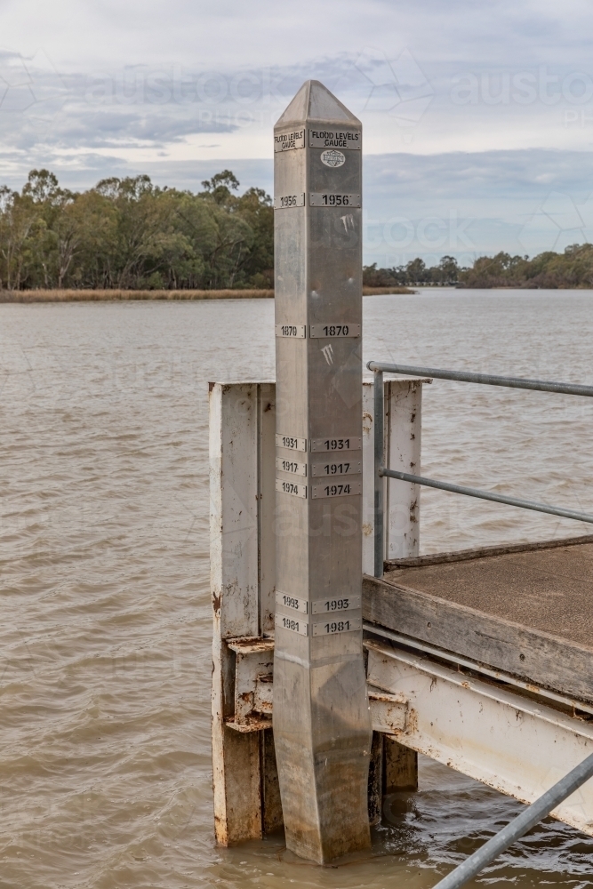 Murray River flood levels gauge at the side of the jetty - Australian Stock Image