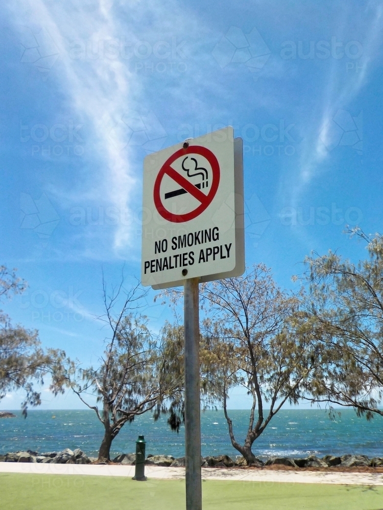 No Smoking Penalties Apply sign on the beach in public space in Redcliffe - Australian Stock Image