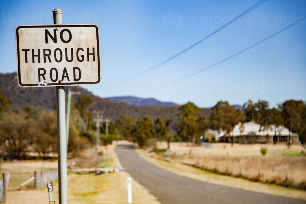 No through road sign on rural country road - Australian Stock Image