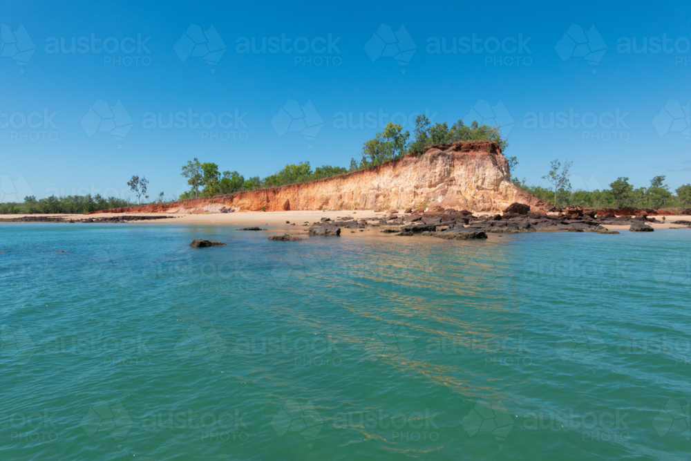 Observation Point, ochre cliff lookout in Port Essington Harbour - Australian Stock Image