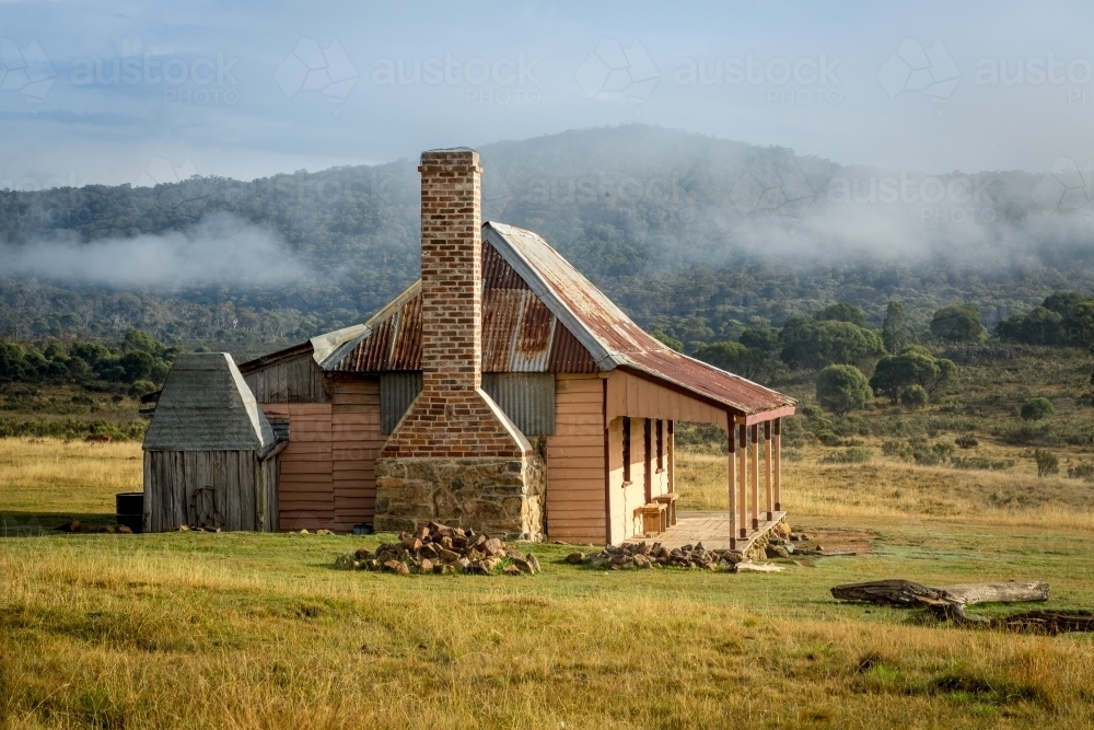 Old country homestead from 1870's in  rural Australia.  The home had later additions in the 1900's - Australian Stock Image