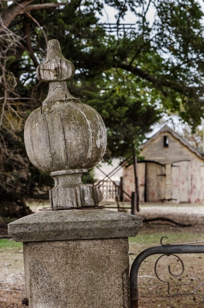 Abandoned farm house, gate post and wire gate - Australian Stock Image