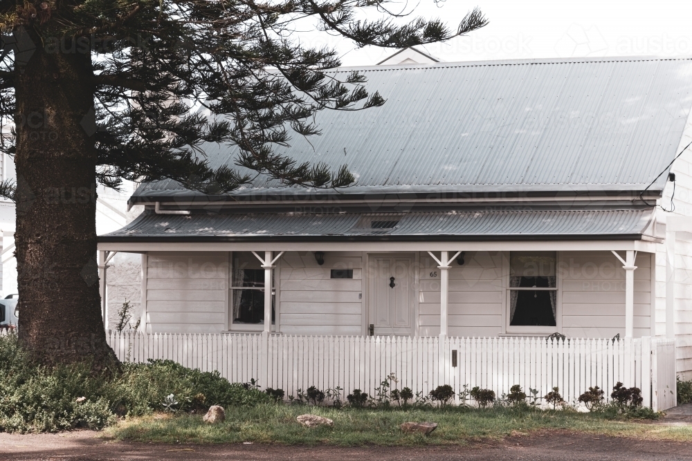 Old rural victorian home with front porch - Australian Stock Image