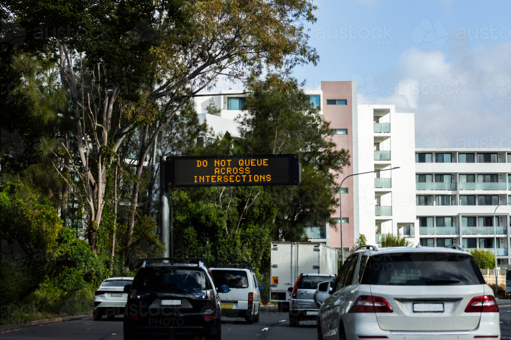 Overhead digital sign displaying do not queue across intersection above road in Sydney - Australian Stock Image