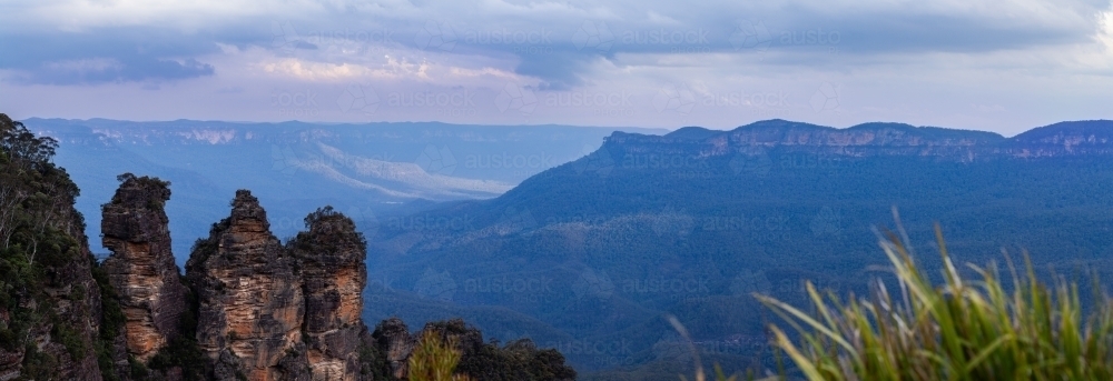 Panoramic view of the Three sisters in Blue Mountains on cloudy evening - Australian Stock Image