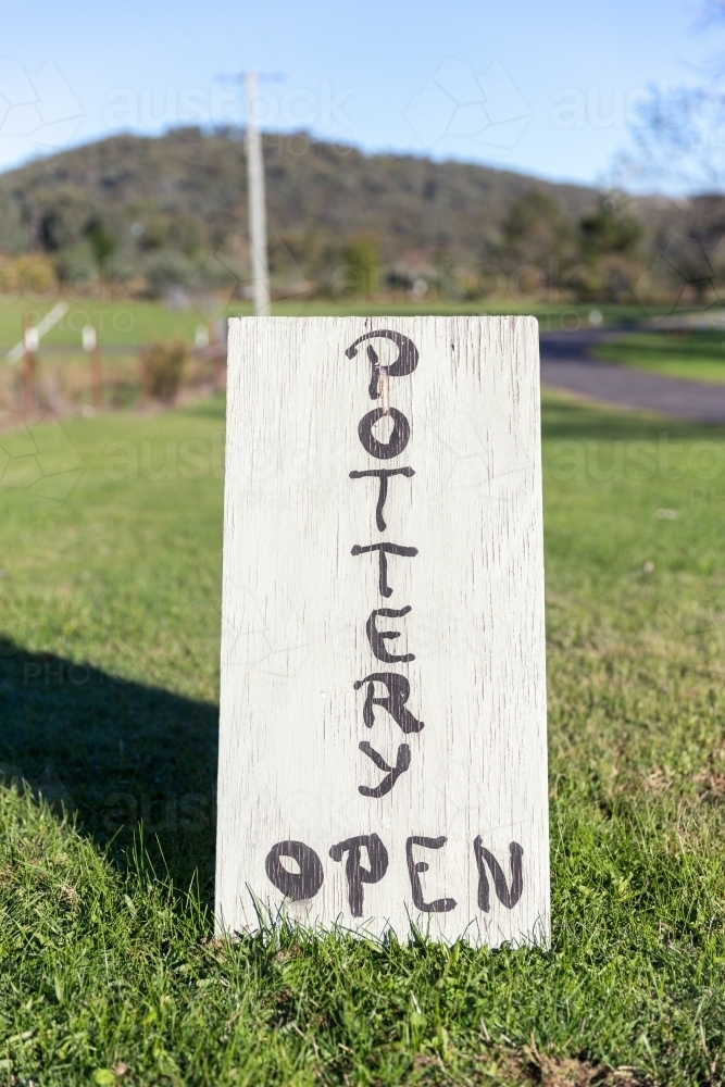 Pottery sign at historic town of Hillend - Australian Stock Image