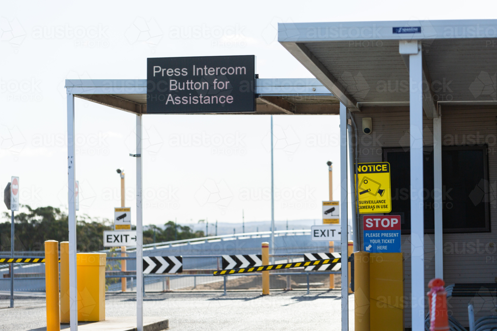 press intercom button for assistance sign above pay for parking booth in city - Australian Stock Image