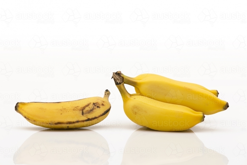 Image of Queensland Lady Finger bananas, bunch and one bruised