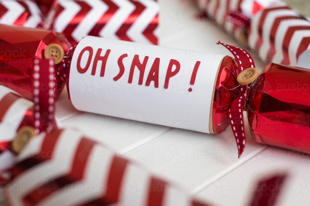 red christmas cracker with fun phrase "oh snap!" - Australian Stock Image