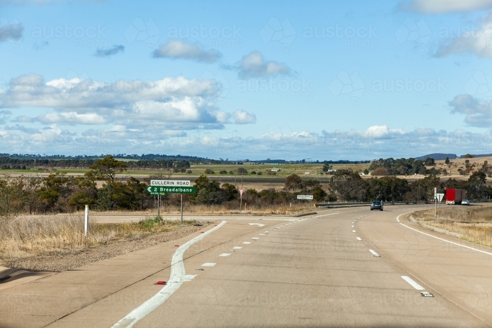 Image of Road sign to breadalbane from Hume Highway along cullerin road