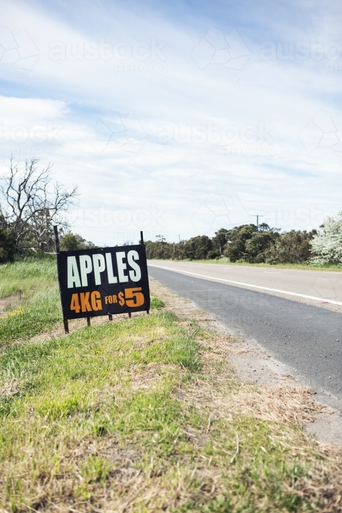 Roadside sign advertising fresh apples for sale ahead vertical - Australian Stock Image