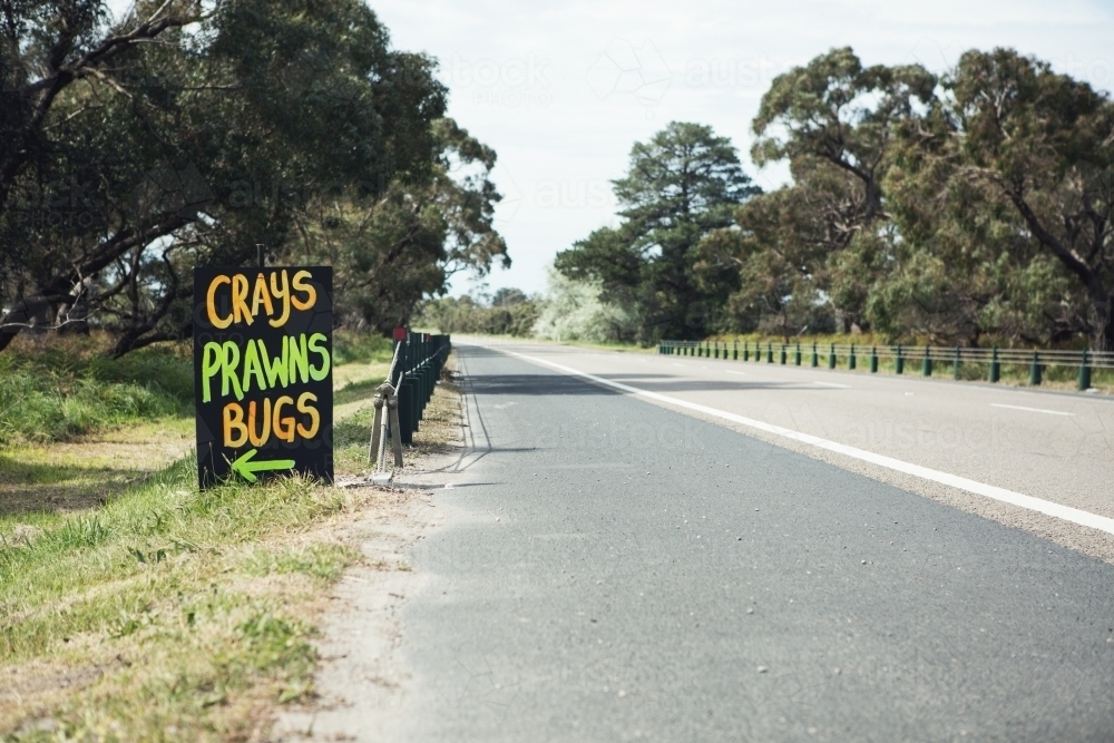 Roadside sign advertising fresh crays prawns and bugs for sale horizontal : Austockphoto Roadside sign advertising fresh crays prawns and bugs for sale horizontal - Australian Stock Image