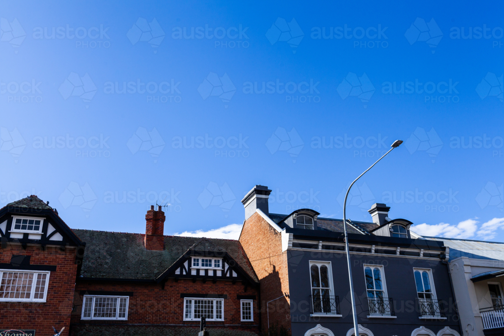 rooftops of old brick houses under blue sky in Goulburn, NSW, Australia - Australian Stock Image