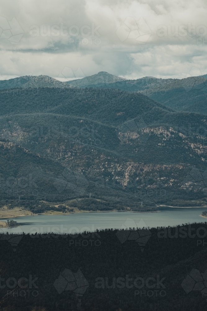 Rugged mountain views of Blowering Reservoir in the Snowy Mountains, NSW - Australian Stock Image
