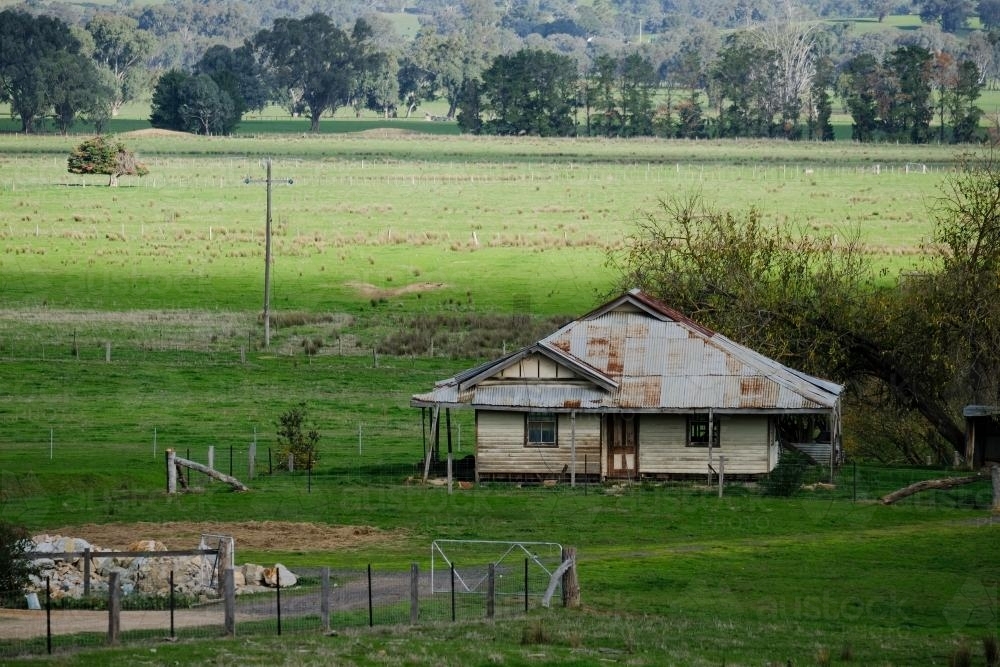 Image of Rundown Farmhouse in North Eastern Victoria - Austockphoto