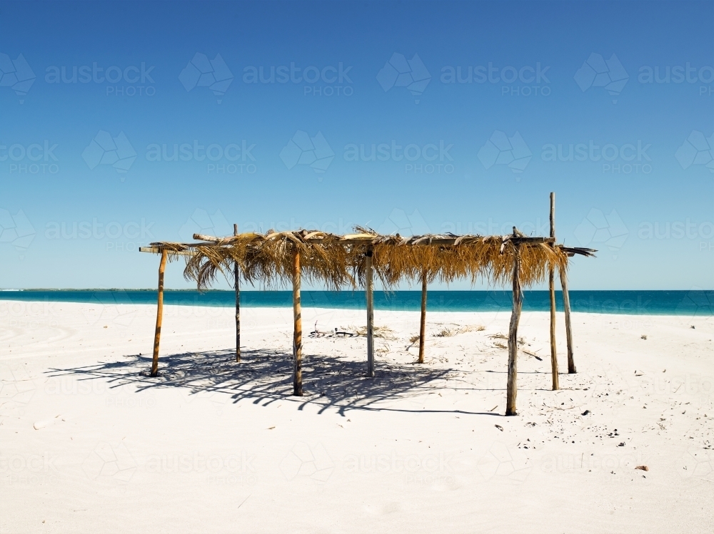 Rustic shelter on a remote beach - Australian Stock Image