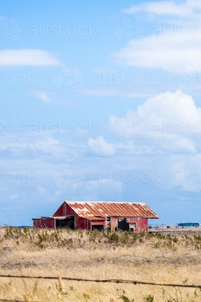 Rustic tin shed in the landscape - Australian Stock Image