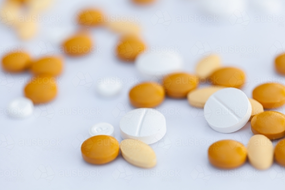 Scattered tablets focus on endone pain relief (oxycodone) - Australian Stock Image
