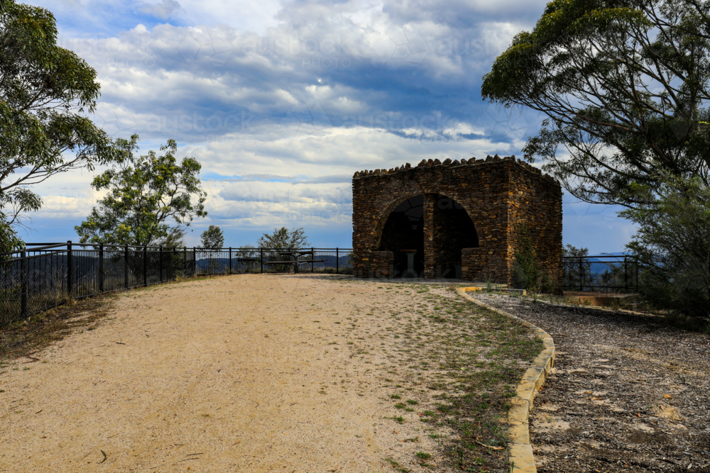 Scenic view from Hargraves Lookout in the Blue Mountains featuring old stone picnic area - Australian Stock Image