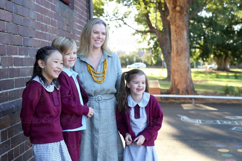 School children having their photo taken with their teacher - Australian Stock Image