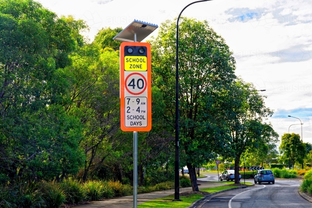 School zone warning sign with 40 km signal lights on the side of the road - Australian Stock Image