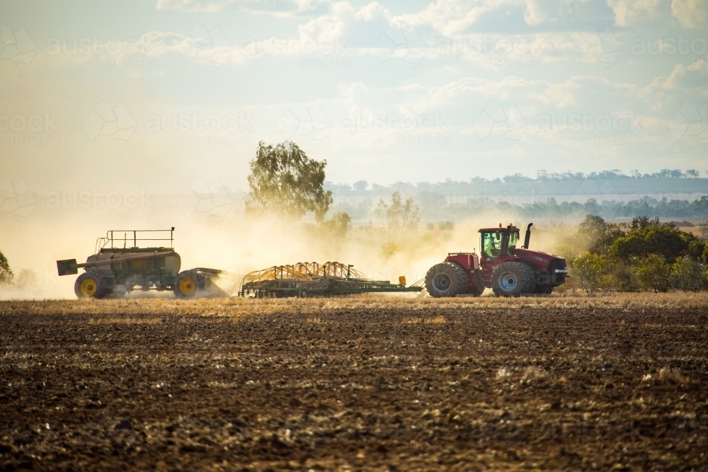 Seeding rig planting crop in the Wheatlbelt : Austockphoto Seeding rig planting crop in the Wheatlbelt - Australian Stock Image