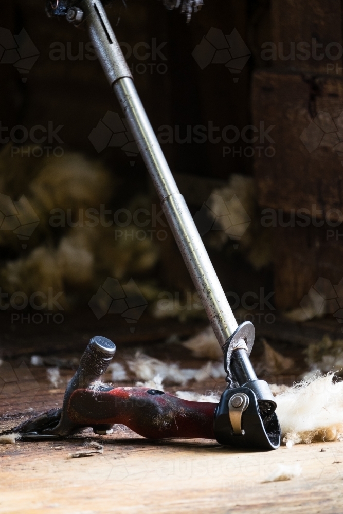Shearing hand piece on the floor of the wool shed - Australian Stock Image