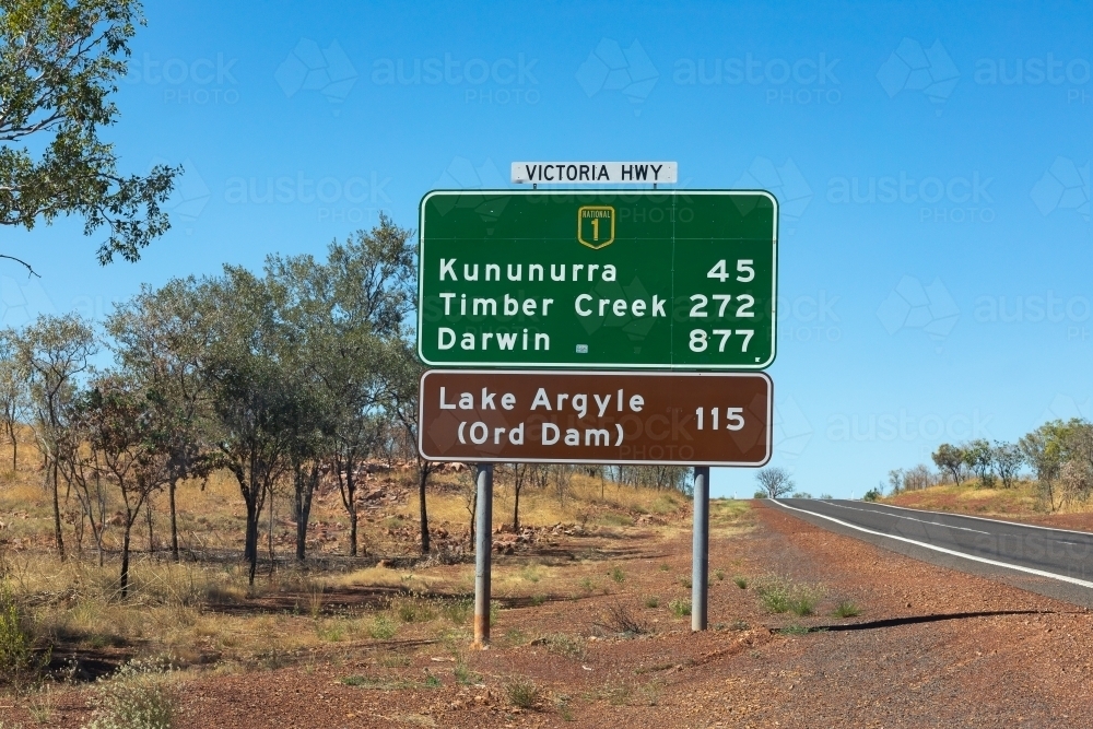 sign showing it is a long way to Darwin from Kununurra - Australian Stock Image