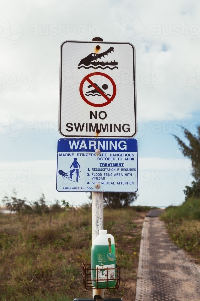 Sign warning about both crocodiles and stingers in the water - Australian Stock Image