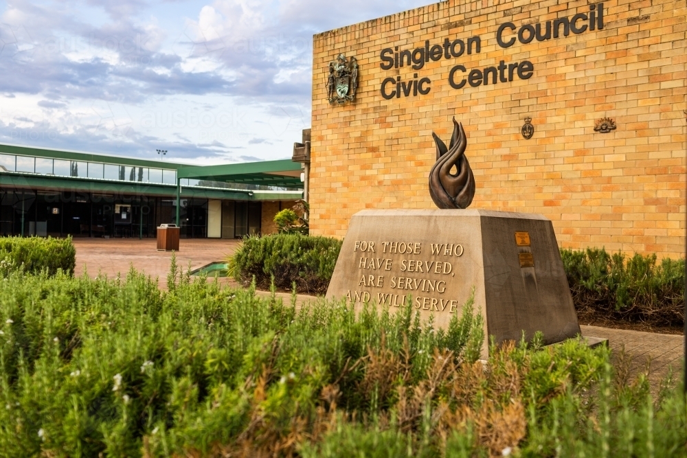 Image of Singleton Council Civic centre with war memorial - Austockphoto