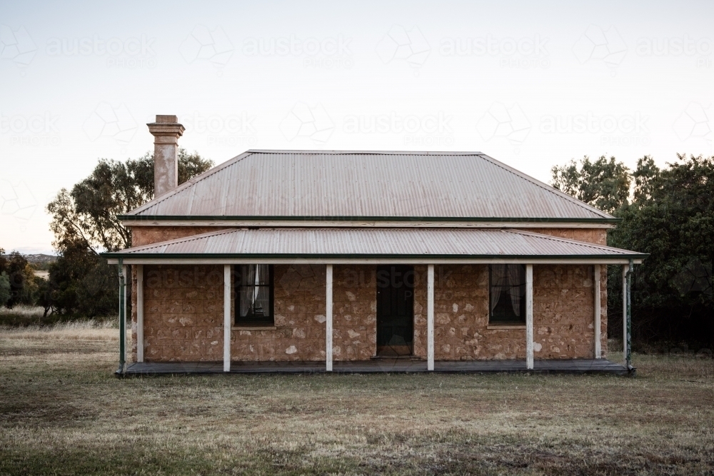 Stone cottage built by pioneers - Australian Stock Image