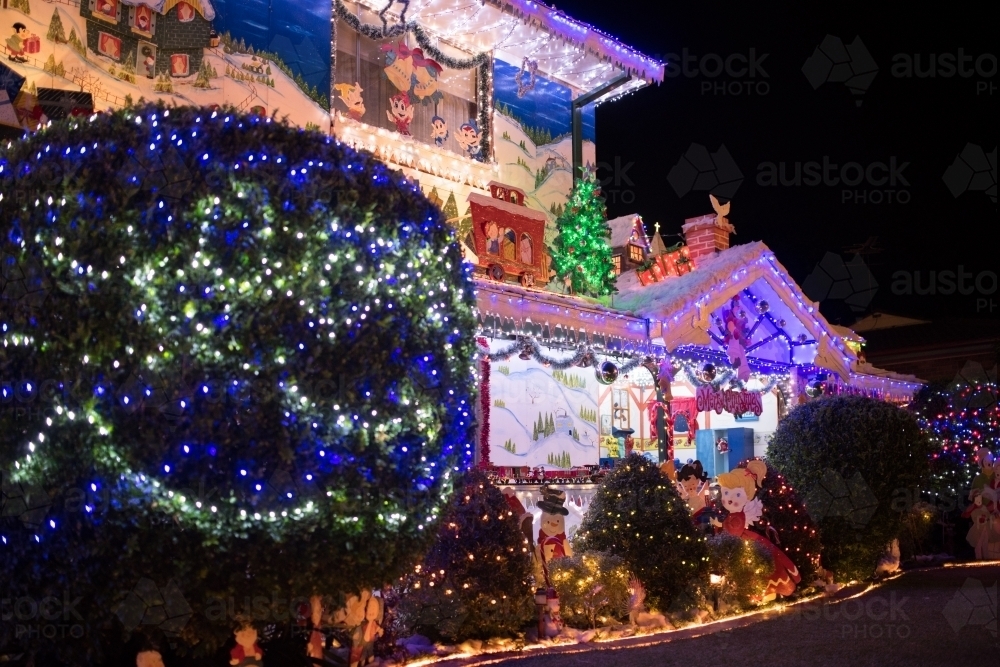 Suburban christmas light display - Australian Stock Image