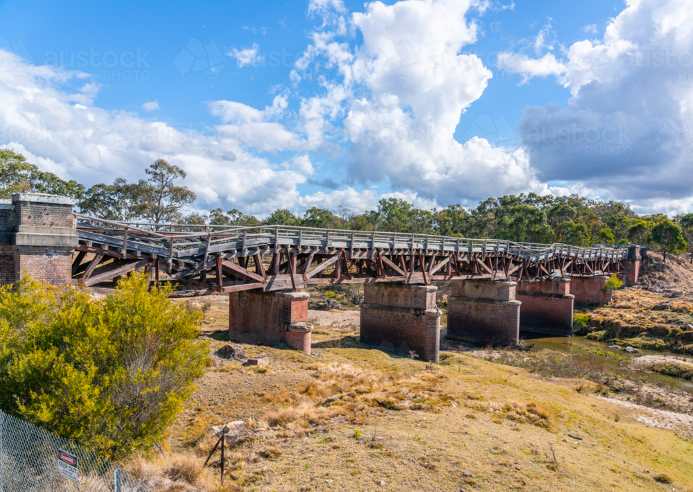 Sunnyside rail bridge over Tenterfield Creek, as seen from the New England Highway, new south wales - Australian Stock Image