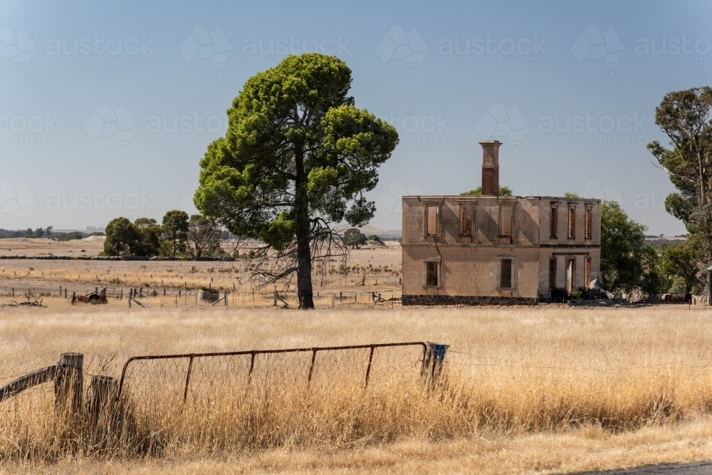 Talbot Gold Rush Era House in dry paddock - Australian Stock Image