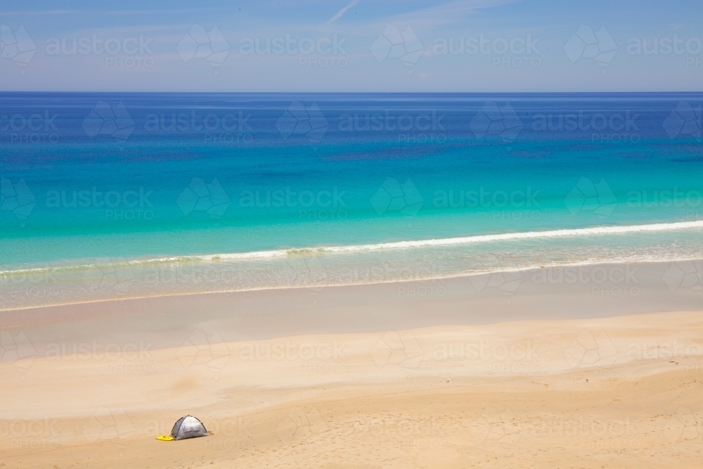 Tent on the beach at Berry Bay, Yorke Peninsula - Australian Stock Image