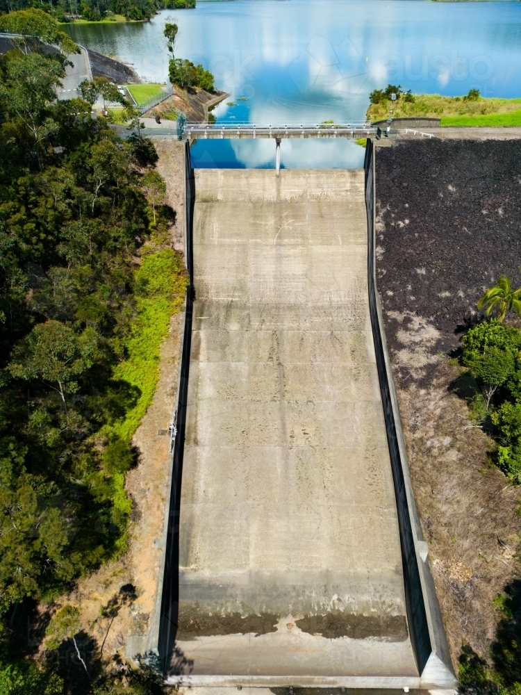 Image of The concrete spillway of Baroon Pocket Dam in the Sunshine ...