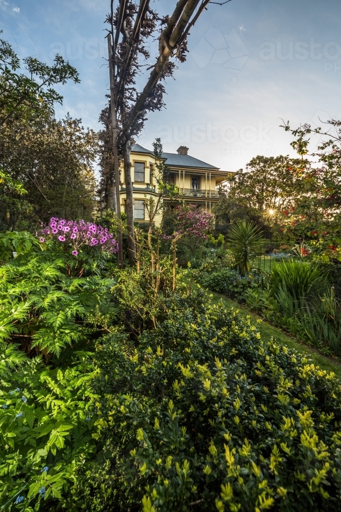The gardens and hedges of the historic Corinda accommodation in Hobart - Australian Stock Image