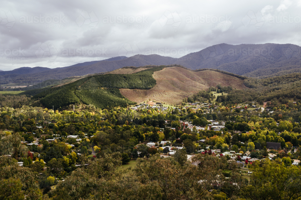 The view from Huggins Lookout early on a cool autumn morning in Bright, Victoria, Australia - Australian Stock Image