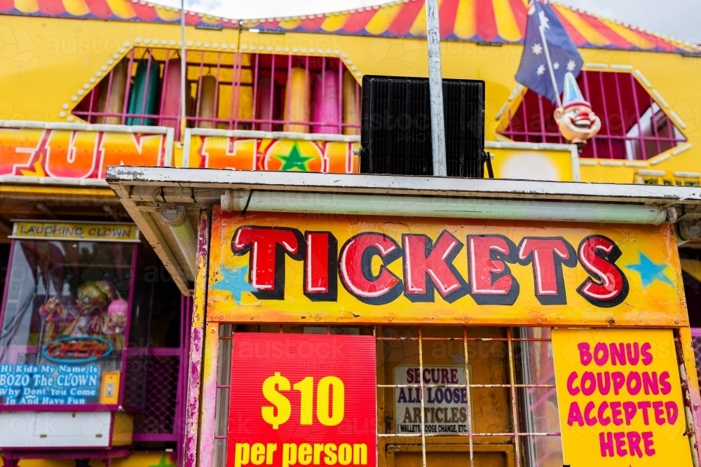 Ticket booth at show $10 per person sign with colourful ride behind - Australian Stock Image